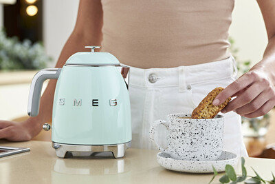 Czajnik elektryczny mini, pastelowa zieleń